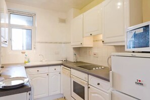 Fridge, microwave, oven, stovetop - SAFE & QUIET APARTMENT, FAST WIFI ! - CENTRE /UNIVERSITY (Liverpool)