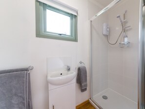 Bathroom - 1 bedroom accommodation in Wootton Bridge (Wootton Bridge)