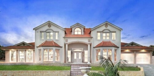 In the Hunter Valley and need a place to stay for a big group? Look no further