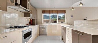 In the Hunter Valley and need a place to stay for a big group? Look no further