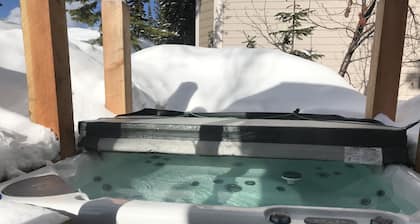 Ski Retreat for first tracks and a central location! Private Hot Tub!