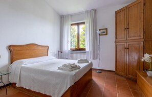 3 Schlafzimmer, Reisekinderbett, kostenloses WLAN, Bettwäsche