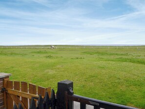 Property grounds - 3 bedroom accommodation in Newbiggin-by-the-Sea, near Ashington (Newbiggin-by-the-Sea, near Ashington)