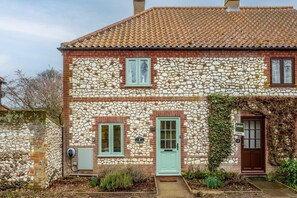 Exterior - Ayres Cottage, Burnham Thorpe, Norfolk (Burnham Thorpe)