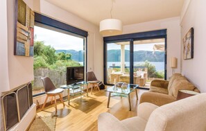 TV, DVD player - Seafront Holiday Villa (Skroponeria Politeia)