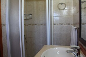 تجهيزات دش، مجففات شعر، مناشف