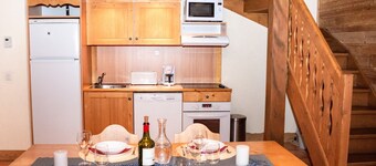 Cozy 6-Person Chalet with Stunning Mountain Views in Pra Loup 1500