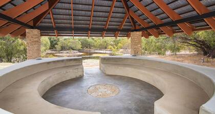 Yallingup Retreat - *Romantic, overlooking a lake, secluded*