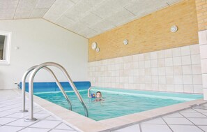 Indoor pool - Gorgeous home in Frøstrup with WiFi (Frøstrup)