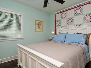 2 slaapkamers, een strijkplank/strijkijzer, gratis wifi, beddengoed