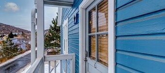 Victorian Townhome Near Main Street & Slopes W/ Full Kitchen & Ski Rack