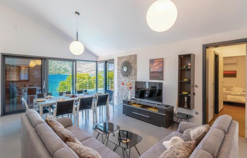 Awesome home in Kneze