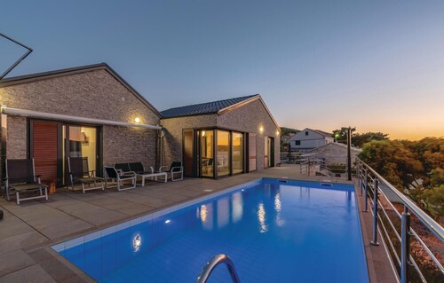 Awesome home in Kneze