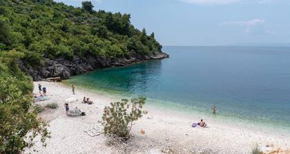 Awesome home in Kneze