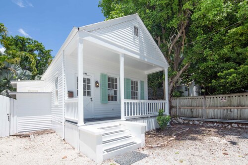 Heart of Downtown Key West Cottage With Off-Street Parking