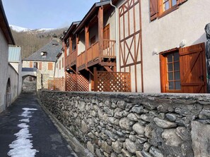 Exterior - 2-Room Apartment with Terrace (Vignec)
