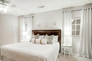 3 Schlafzimmer, Schreibtisch, Bügeleisen/Bügelbrett, Reisekinderbett