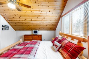 4 slaapkamers, een strijkplank/strijkijzer, reisbedje, wifi