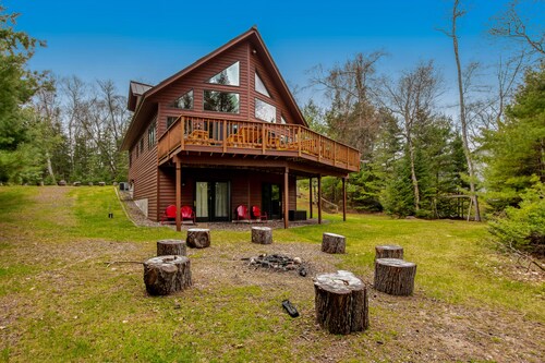 Lakefront home with firepit, large deck, & amazing views