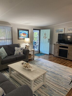 Smart TV, fireplace, DVD player, books - Sunset Beach, Golf & Fishing! 2 minutes away from Beach, (Sunset Beach)