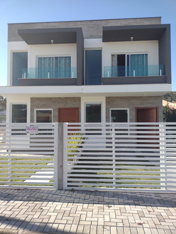 Exterior - Sobrados Pinheira (Enseada da pinheira)