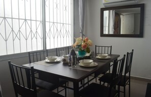Classic House, 1 Bedroom | Dining room