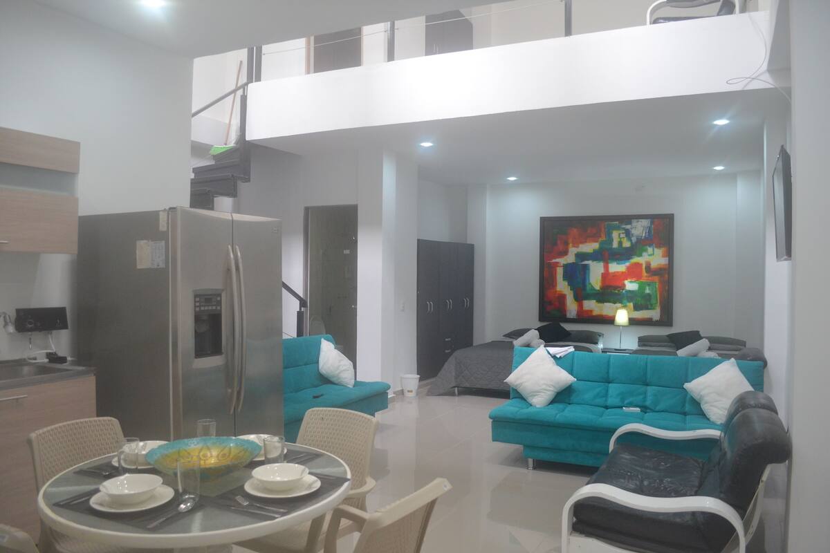 Casa Deluxe, 2 camere da letto, lato spiaggia | Area soggiorno | Smart TV 32 pollici con canali via cavo, TV