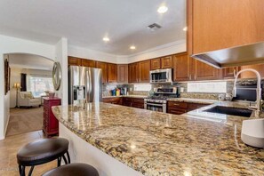 Fridge, microwave, oven, stovetop - Heated Pool Backyard! Fun For The Family! Discounts Available (San Tan Valley)