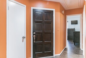 Interior - "SW Houston Eclectic Living" Long Stays Welcome! (Houston)