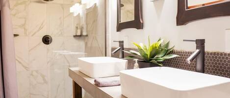 Shower, towels, shampoo