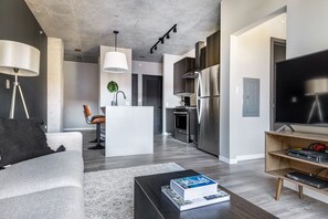 TV, stereo - Sleek West Loop 1BR w/ Gym, Pool, near Fulton Market, by Blueground (Chicago)