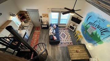 Smart TV, fireplace
