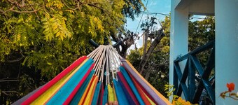 Tropical Beach Loft  w/King Bed + Sea/Mountain Views!