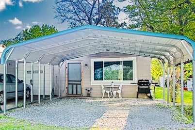 Harvey’s House - Peaceful Fort Gibson lake area studio w/ carport on 3 acres