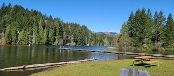 Charming Retreat w/ Woodstove & Old School Movies - Hoodsport / Lake Cushman