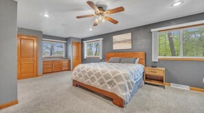 2 bedrooms, iron/ironing board, free WiFi, bed sheets