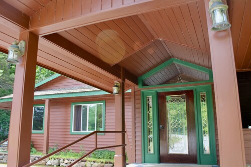 Perfect location right on the upper Hudson River. Just 5 miles from Gore 