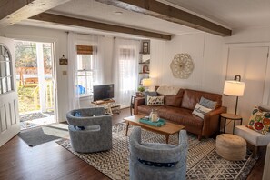 Smart TV, stereo, offices