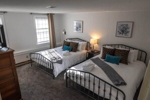 2 bedrooms, desk, iron/ironing board, free WiFi