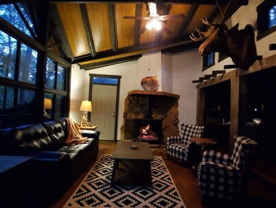 Cozy vacation home just 20 minutes from Six Flags St. Louis