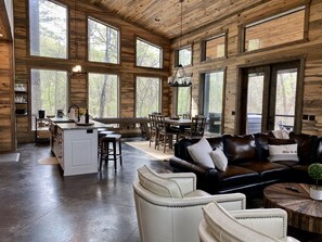 Älytelevisio, takka, musiikkikirjasto