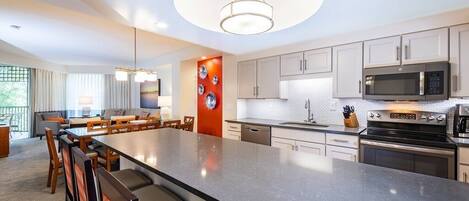 Refrigerador, microondas y cafetera y tetera