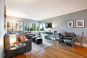 تلفزيون بشاشة مسطحة، خدمات بث