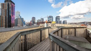 A city skyline with modern high-rise buildings and construction cranes. - 20% Off July |City View + Parking |Walk to Downtown - Near Convention Center, Theaters & Stadiums (Seattle)