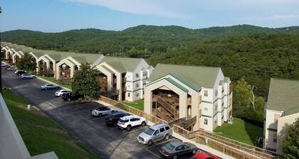 No Steps Eagles Nest Condo with Pool and Hot Tub and Lake Views next to SDC