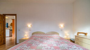 2 bedrooms - CASA VACANZA DELLE NOCI - CASA VACANZE DELLE NOCI - civico 10 (Marciana)