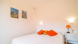 2 Schlafzimmer, Bügeleisen/Bügelbrett