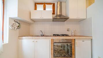 Réfrigérateur, four, grille-pain