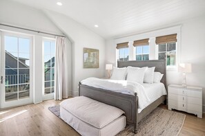 6 bedrooms, desk, iron/ironing board, WiFi