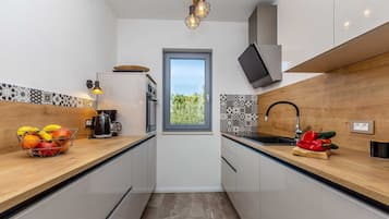 Kühlschrank, Ofen, Herdplatte, Geschirrspüler